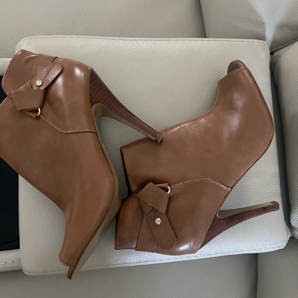 Guess - Picture 8 of 10